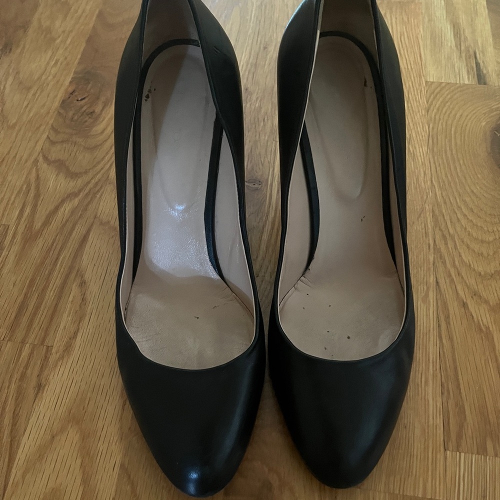 Sergio Rossi Almond Toe Pump size 40